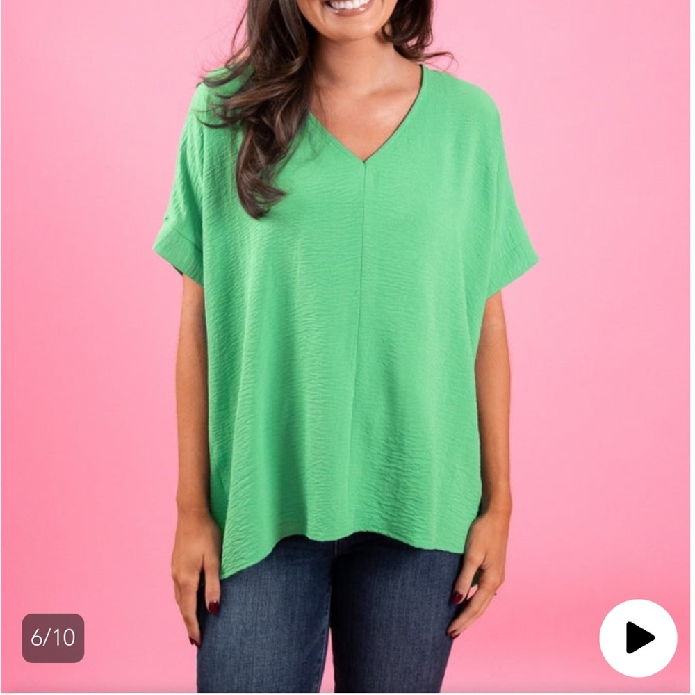 Airflow Green V-Neck Cuffed Sleeves Women's Top Size Medium